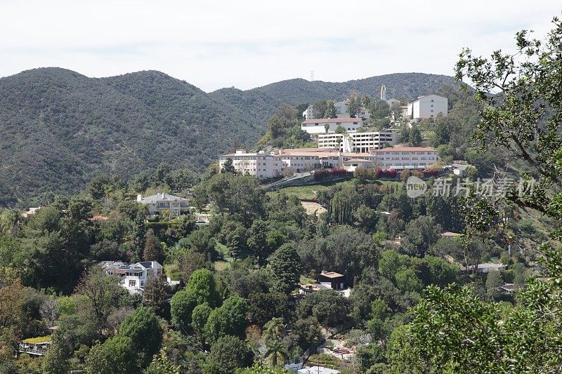 房子和公寓在山上在洛杉矶，CA