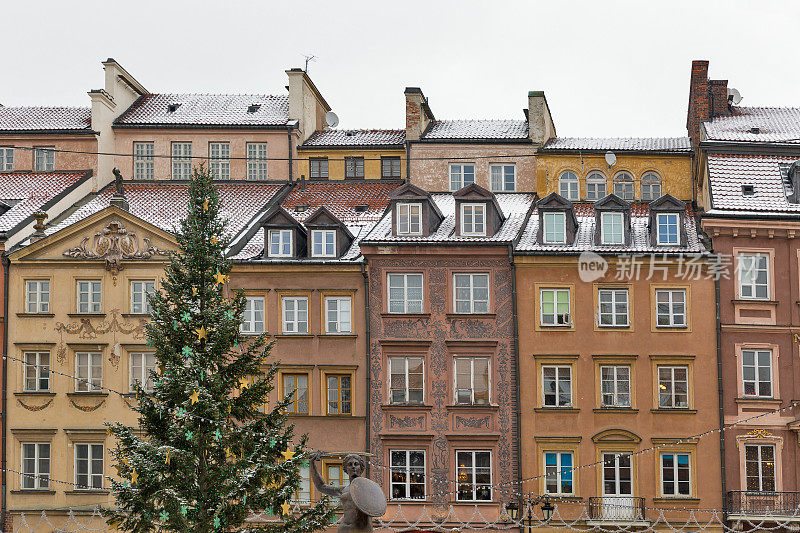 波兰华沙的圣诞老城市场广场。