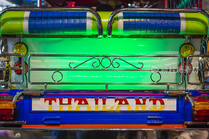嘟嘟车——泰国曼谷街头的人力车出租车