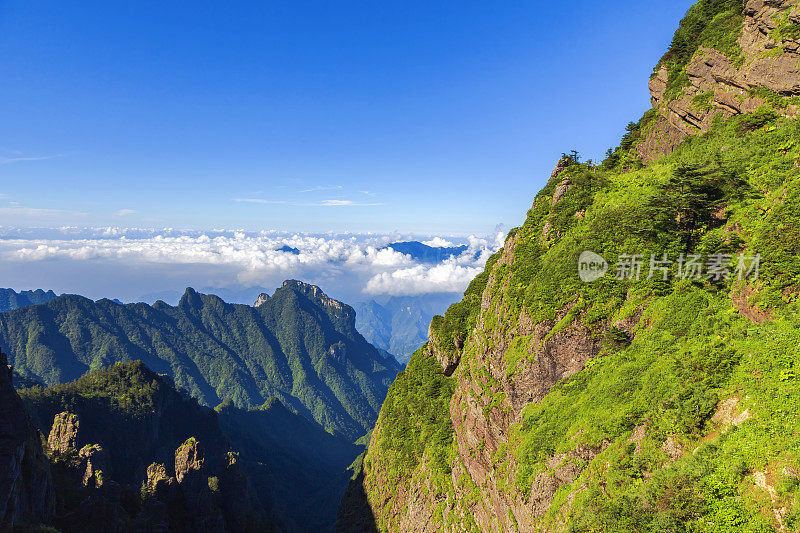 成功理念:高山巅峰，云海彼岸