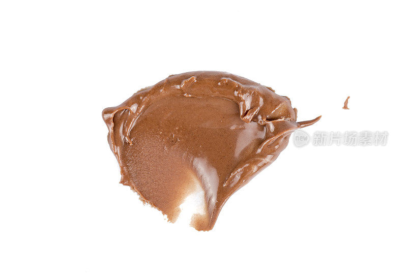 热融化的牛奶巧克力孤立在白色背景。剪切路径。