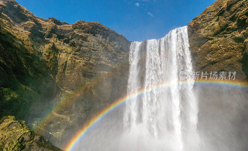 冰岛南部的Skogafoss(瀑布)的双彩虹