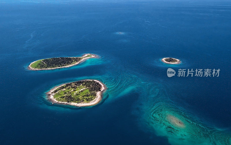 鸟瞰图的沙漠岛屿和鱼形加斯岛，布里朱尼公园，克罗地亚