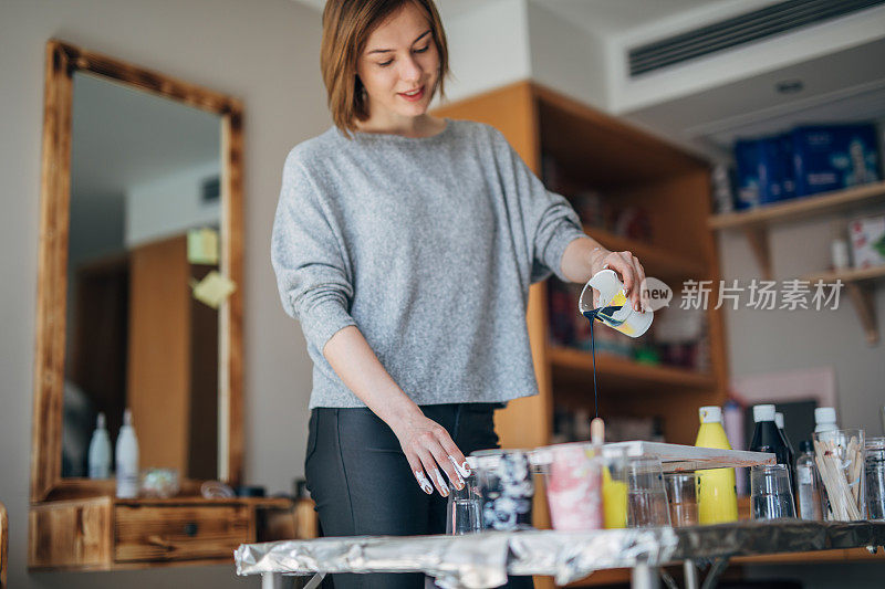 漂亮有才华的女人画