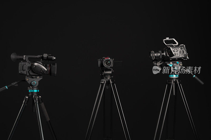 三种不同类型的录影电影相机上的黑色