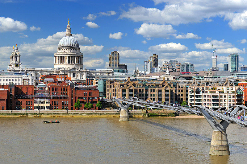 千禧桥和圣保罗大教堂，泰晤士河，英国，伦敦