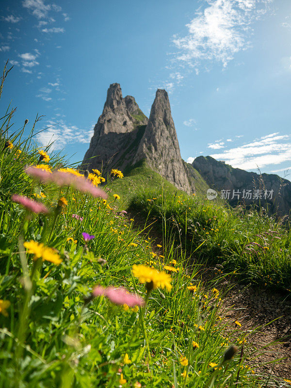 阿彭策尔的山峰，阳光明媚