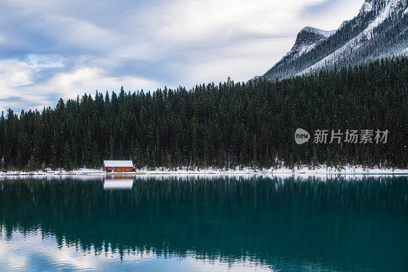 山地景观-路易斯湖，班夫国家公园，阿尔伯塔，加拿大