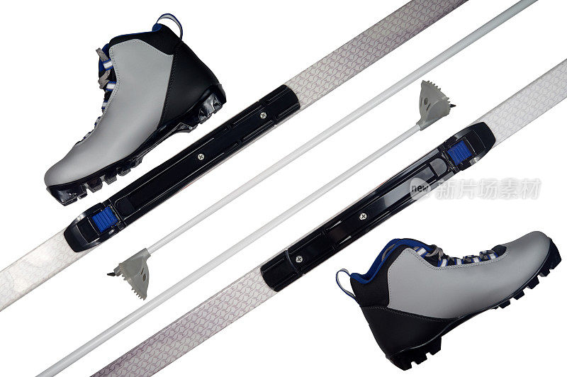 越野滑雪装备:滑雪板、滑雪杖和滑雪鞋。孤立的白色与剪辑路径