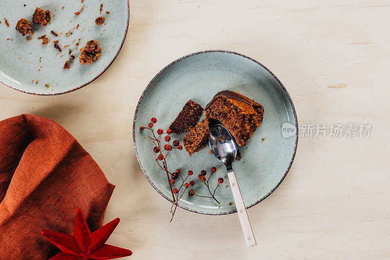 美味的冬季蛋糕在圣诞午餐后供应