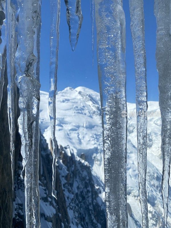 冰幕与勃朗峰的景色
