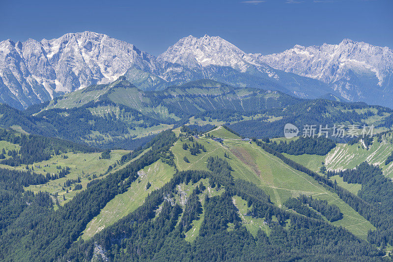 Zwölferhorn山顶，奥地利阿尔卑斯山全景，沃尔夫冈湖