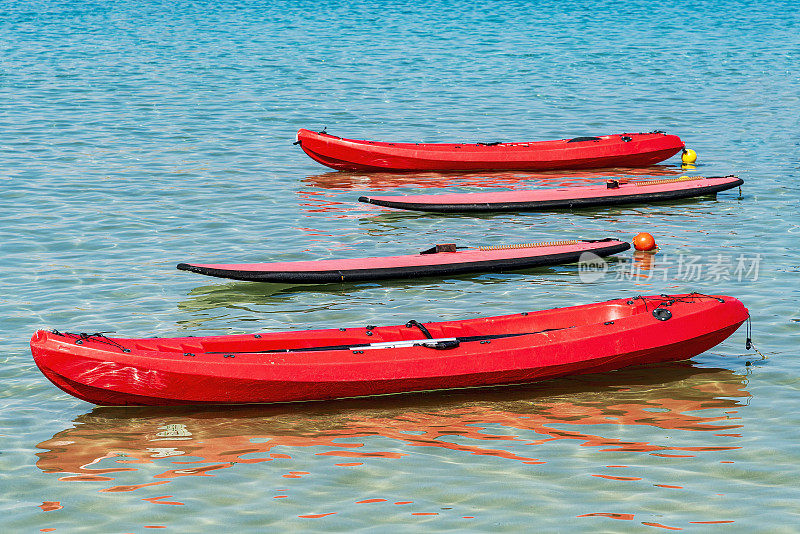 在希腊可以租桨板和小船