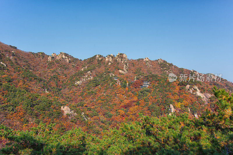 秋天的首尔道峰山和万月寺