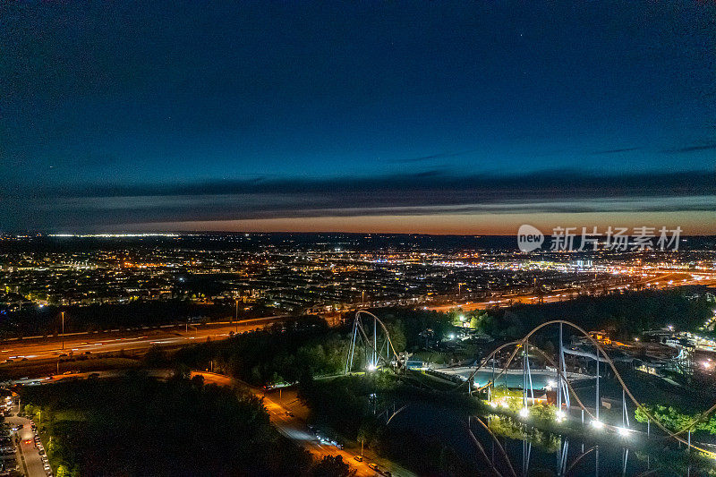 维多利亚白天夜晚的空中城市景观，沃恩，安大略省