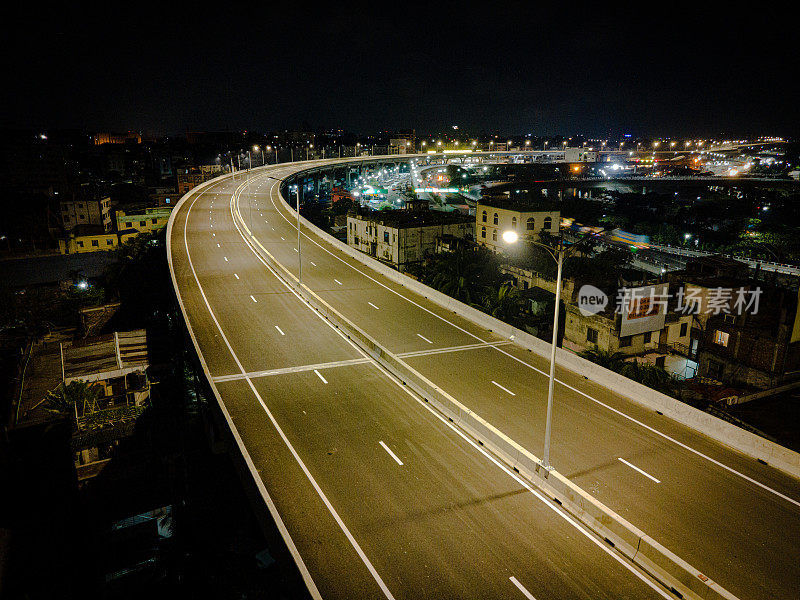 达卡高架高速公路夜景。