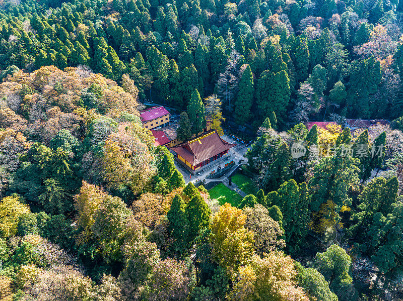 江西九江山区寺庙的航拍