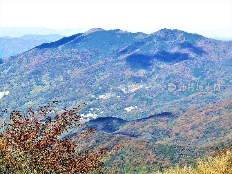 日本的蓝山。筑波山全景。