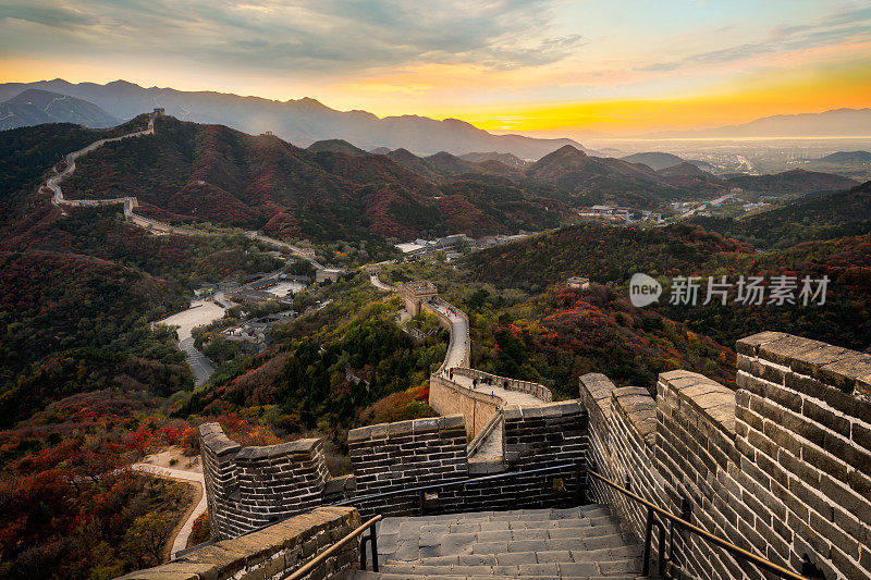 夕阳中的八达岭长城，北京，中国