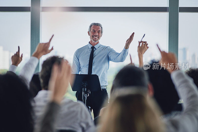 我会尽可能多地回答你们的问题