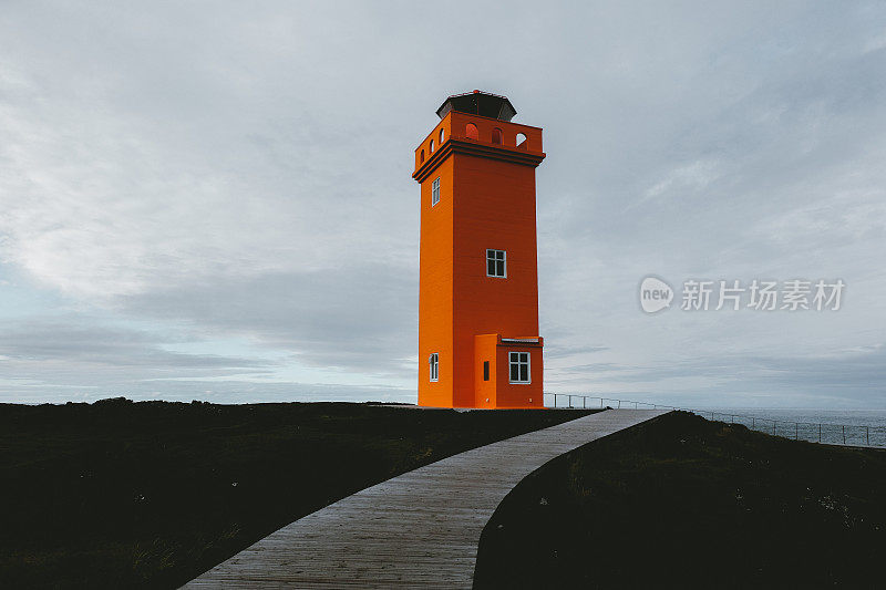 风景如画的冰岛橙色灯塔