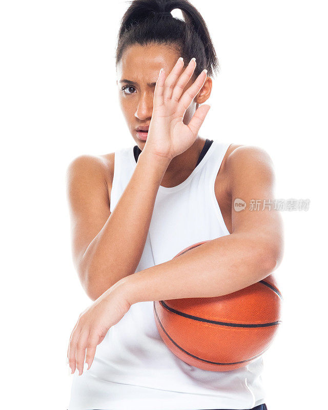 美丽的非裔美国女篮球运动员-恐惧