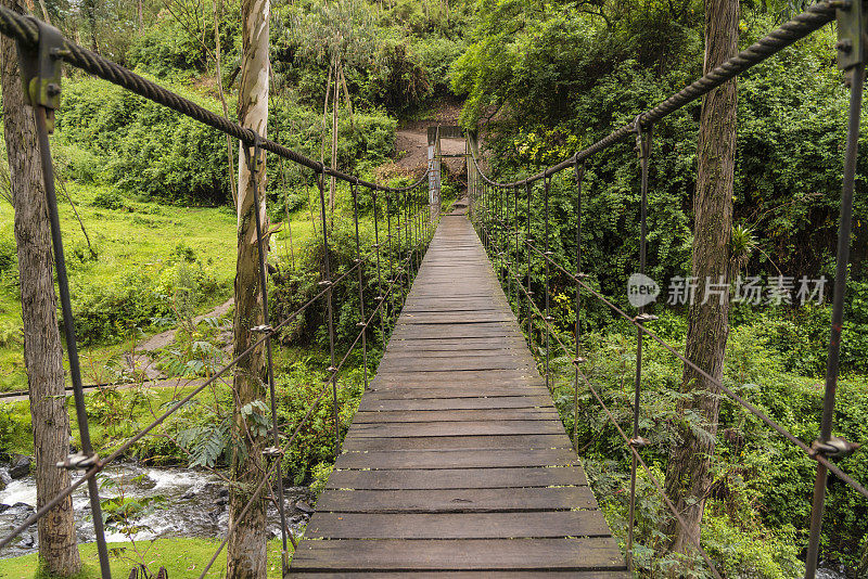 河上的吊桥