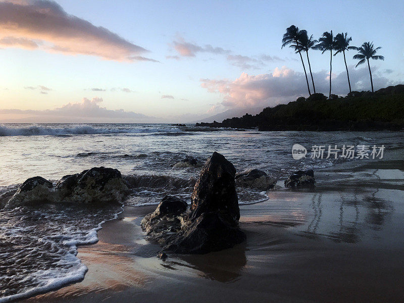 美丽的日落，从波罗海滩，在Wailea，毛伊岛，夏威夷