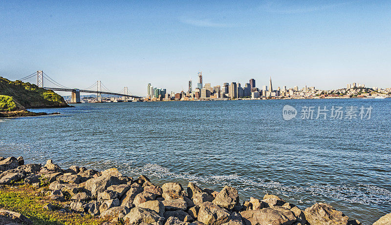 旧金山和金银岛的海湾大桥