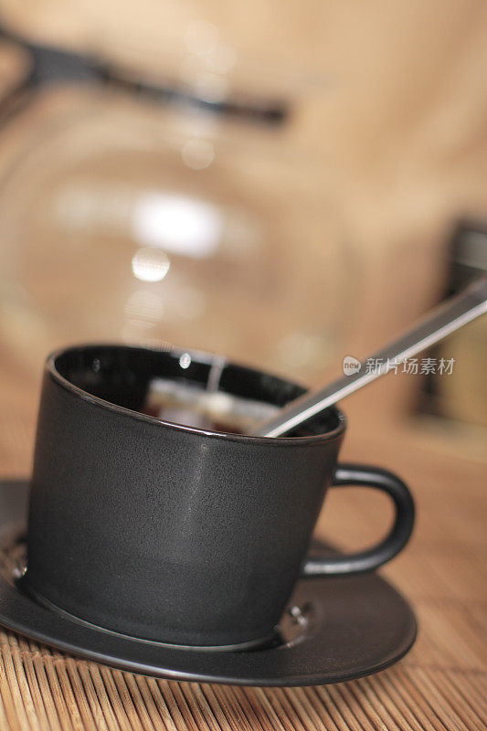 黑色陶瓷茶杯