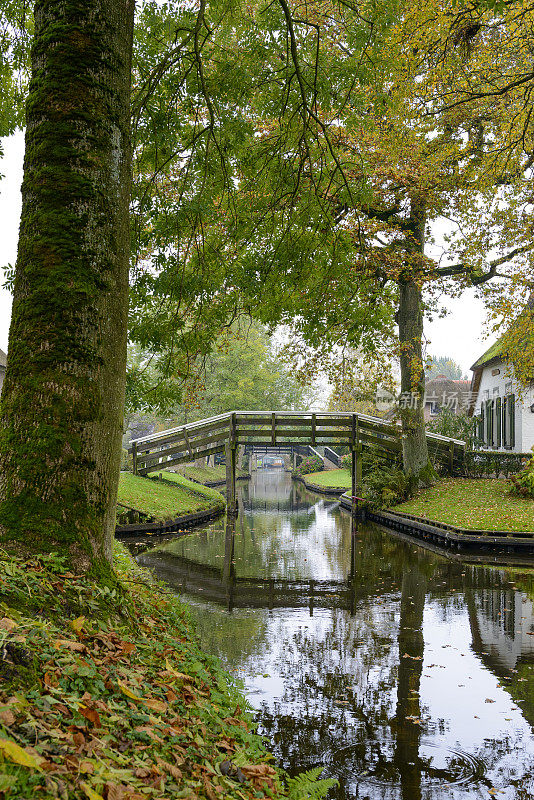 桥梁在Giethoorn