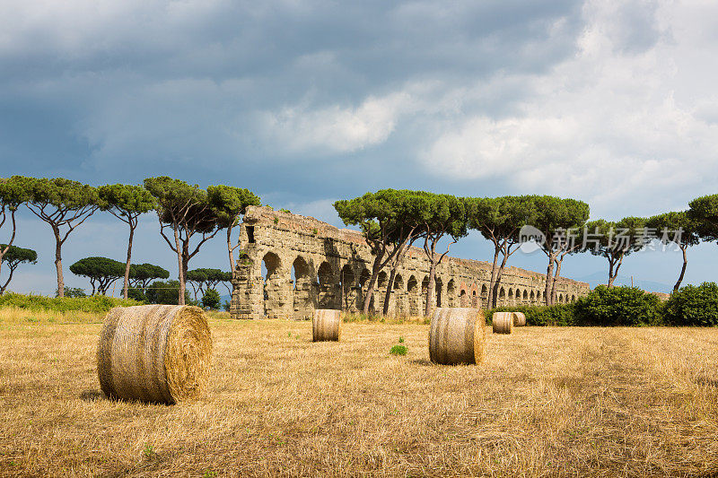 干草堆和高架渠，意大利罗马