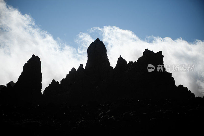 特内里费岛火山景观的剪影。