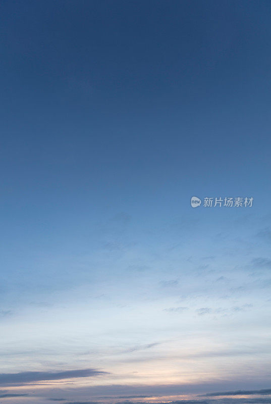 黄昏破晓天空的背景