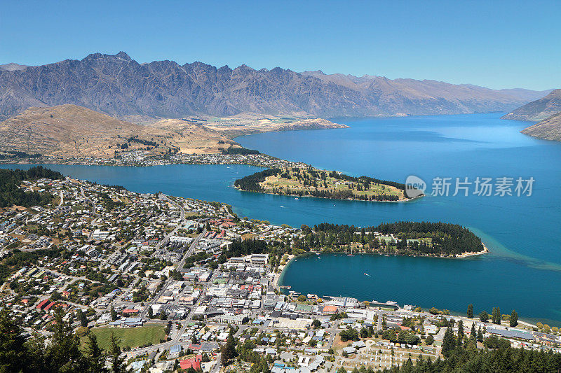 新西兰鲍勃峰的皇后镇和瓦卡蒂普湖