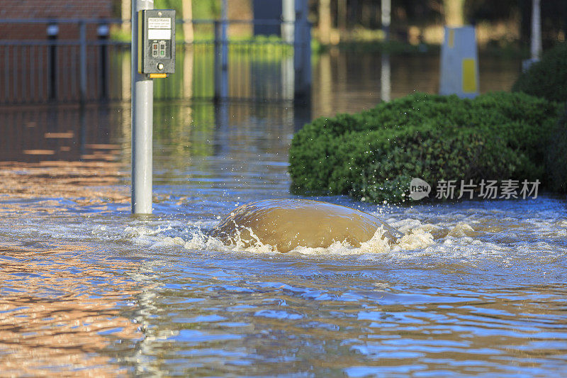 利兹市洪水泛滥的下水道