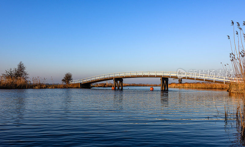 运河上的桥