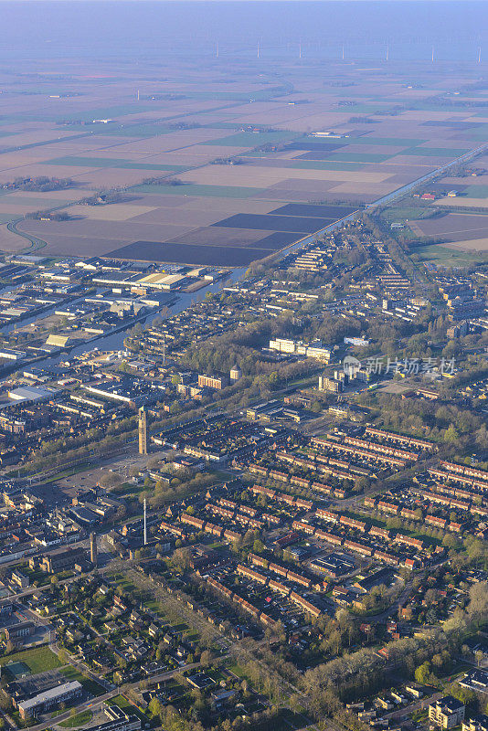 鸟瞰图的Emmeloord在Noordoostpolder，荷兰