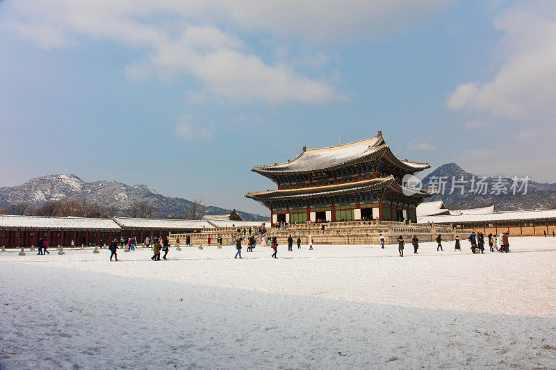 韩国首尔庆福宫的冬天。