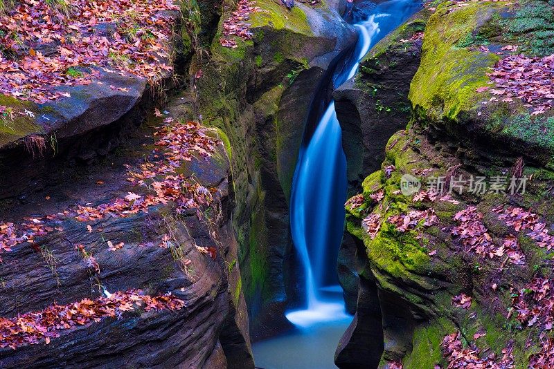 俄亥俄州霍金山的罗宾逊瀑布