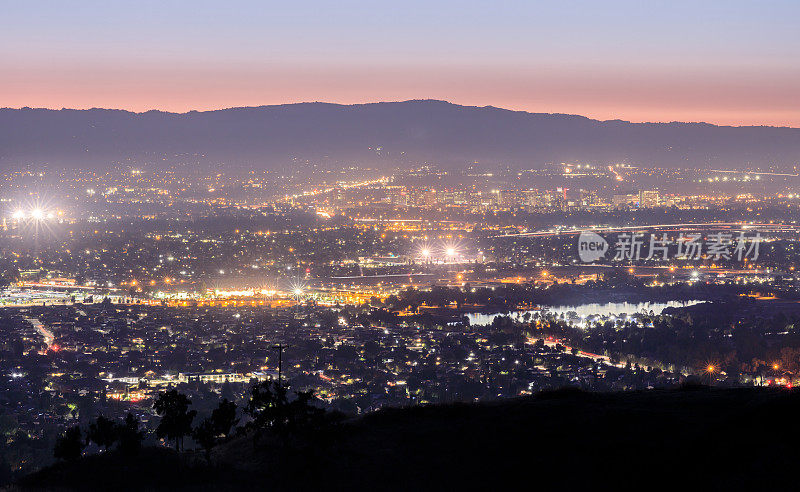 硅谷的灯。