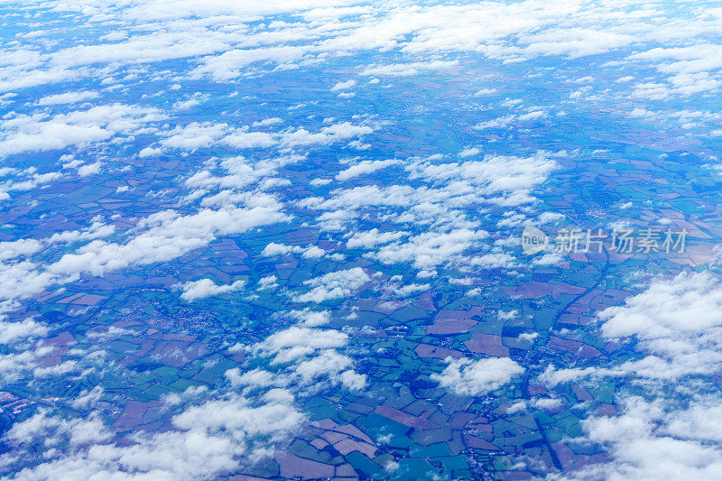 从空中看英国乡村的拼凑的田野