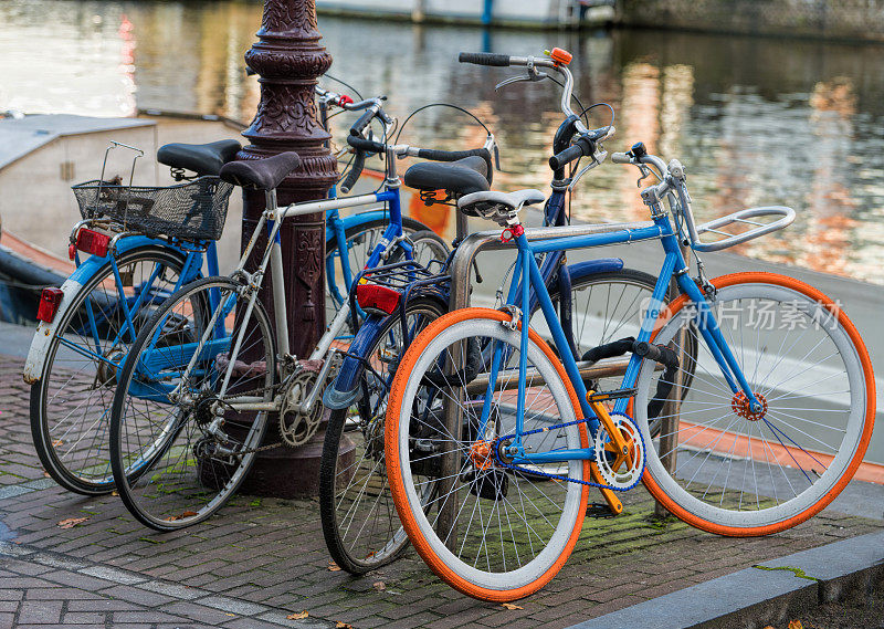 荷兰阿姆斯特丹的自行车停放处