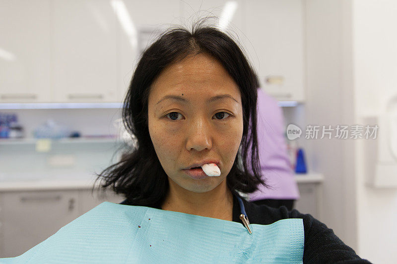 牙科医生女病人