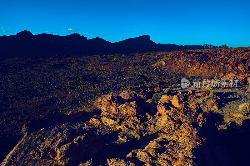 令人惊叹的干旱和火山景观