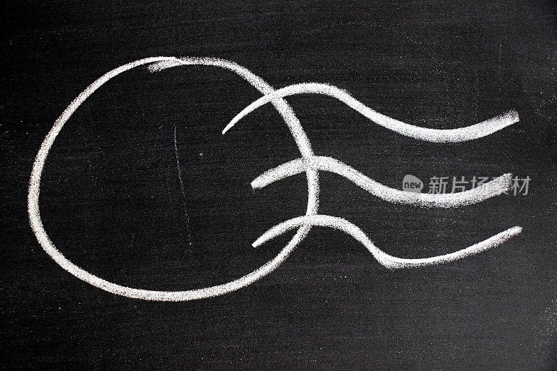 白色粉笔画在邮戳形状的黑板背景