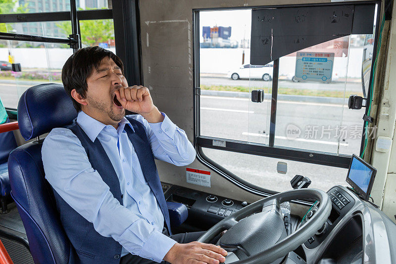 40-49岁，公交车，公共交通，公交车司机，司机，瞌睡驾驶