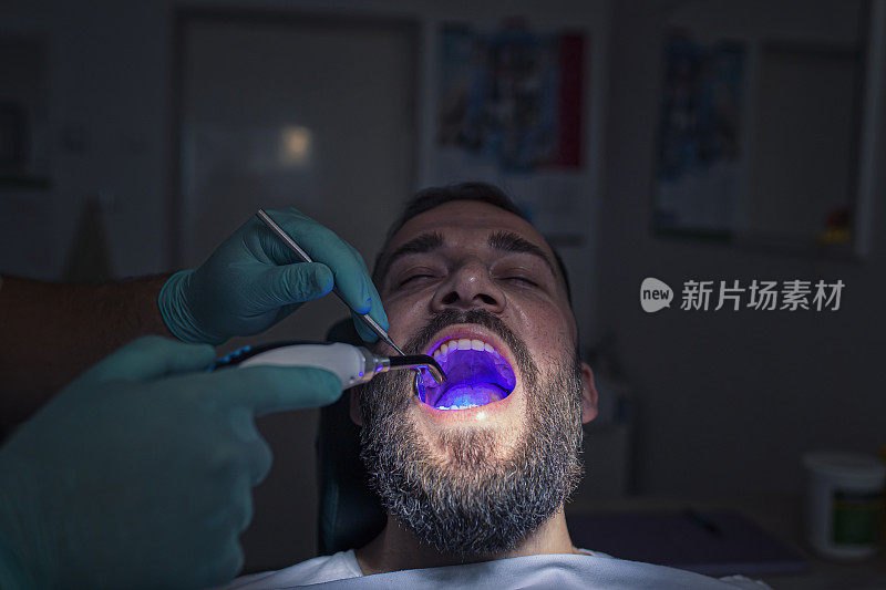 看牙医的人