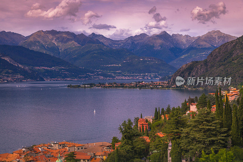 日落时分的科莫湖和特伦蒂诺高山景观——伦巴第，意大利