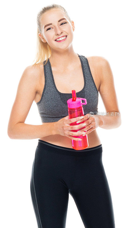 z一代年轻女性穿着运动胸罩，拿着水瓶在白色背景前锻炼